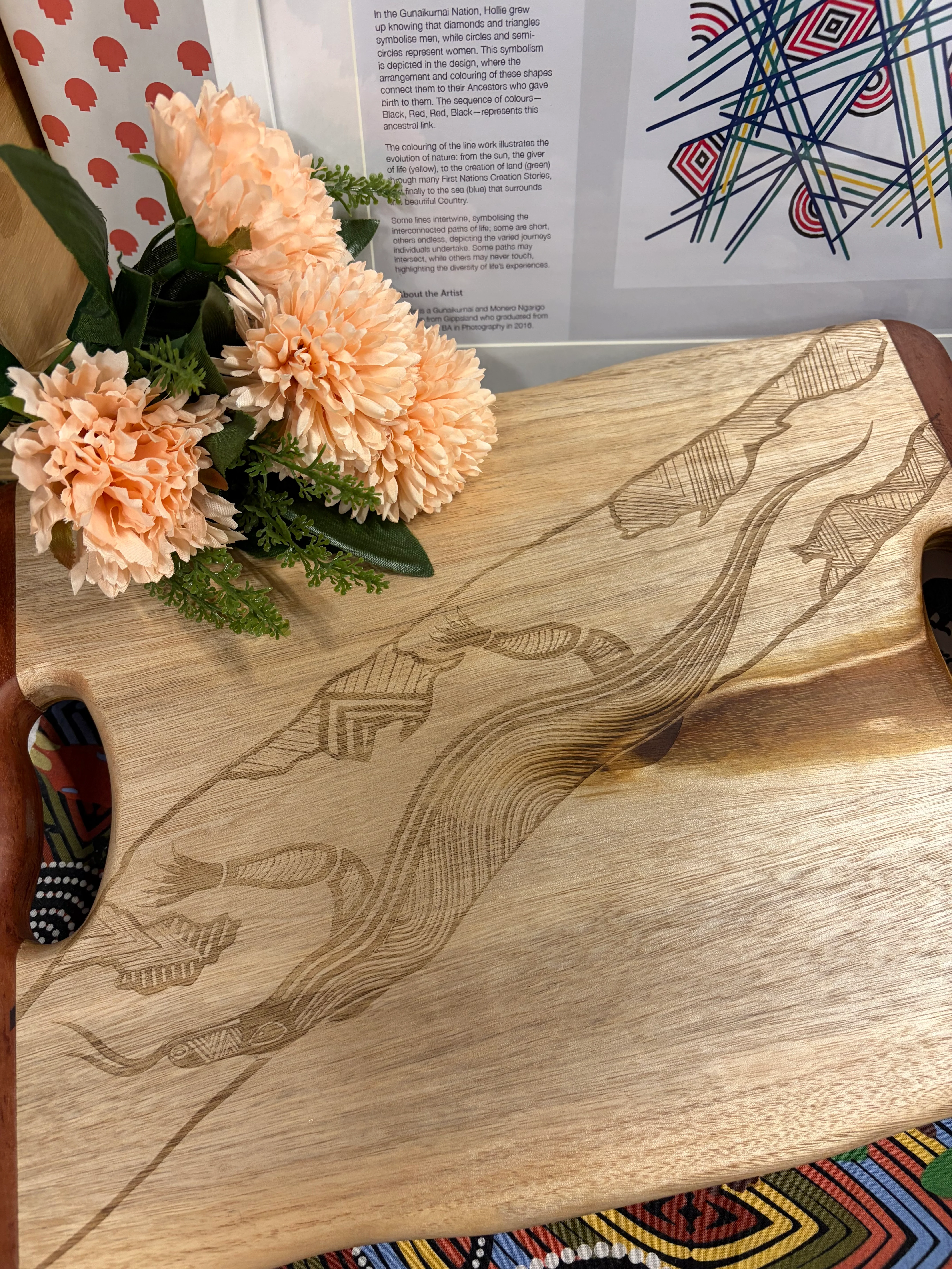 Camphor Laurel & Redgum Board with handle - Image 3