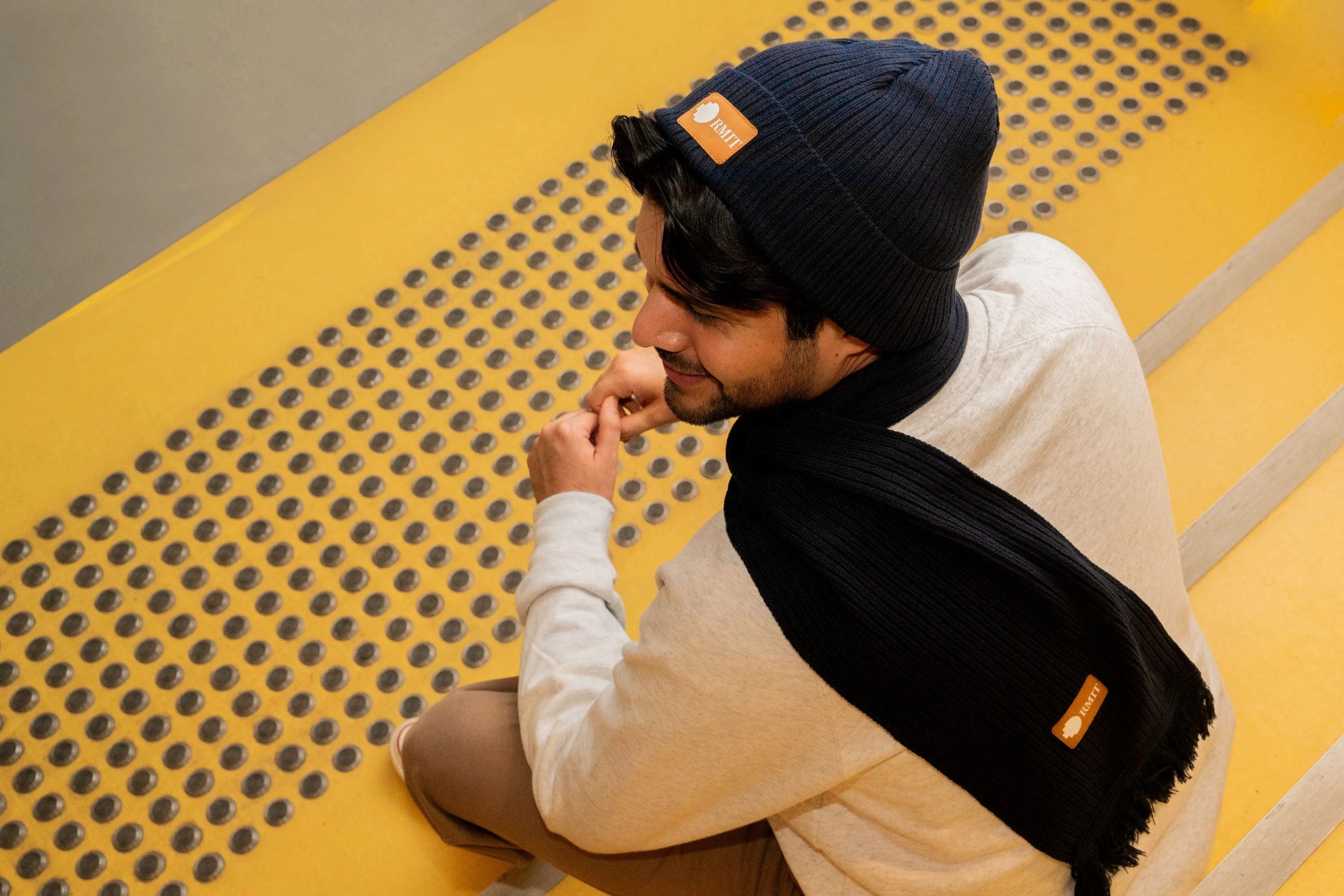 RMIT Knit Scarf - Image 3